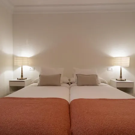 Apartamento Lujoso Y Moderno Piso Con Piscina Cerca Del Campo De Golf En Guadalmina Alta - Quetzal 54 *