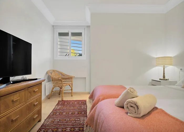 Lujoso Y Moderno Piso Con Piscina Cerca Del Campo De Golf En Guadalmina Alta - Quetzal 54 Apartamento